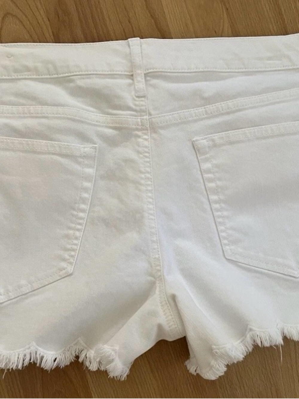LOFT White Frayed Hem Denim Cutoff Shorts size 8 - Picture 5 of 8